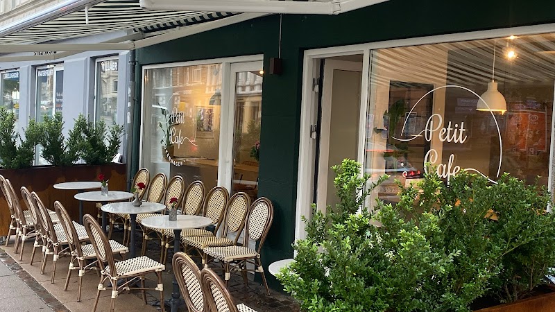 Petit Cafe